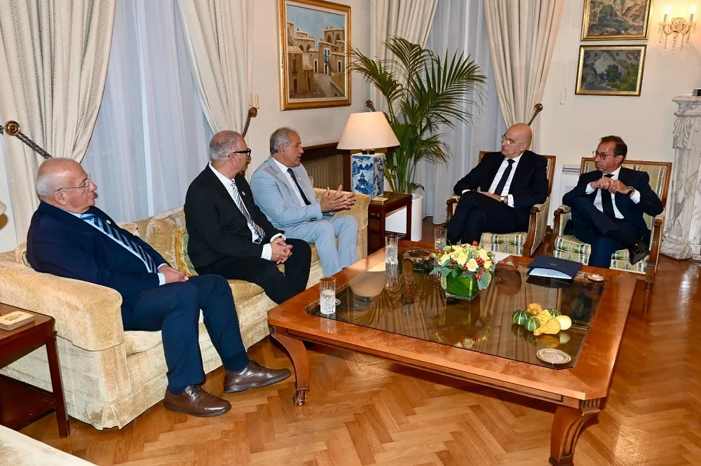 Συνάντηση εκπροσώπων κατεχόμενων κοινοτήτων με τον Νίκο Δένδια